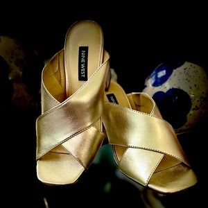 9 West Gigi Block Heal - new in box - size 5